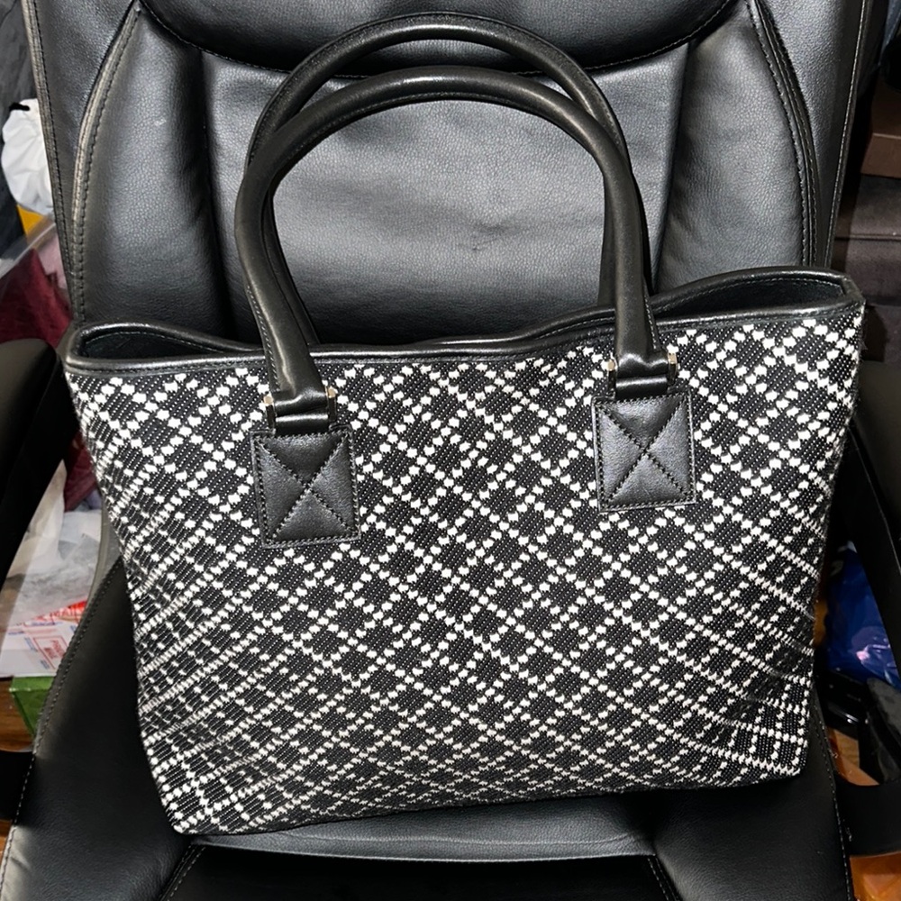 Gucci Monochrome Patterned Tote - Picture 2 of 8